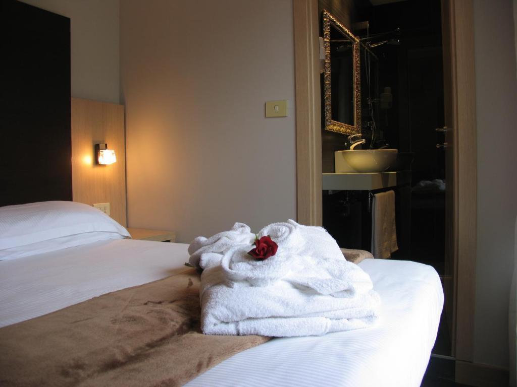 רימיני Hotel Aiglon מראה חיצוני תמונה