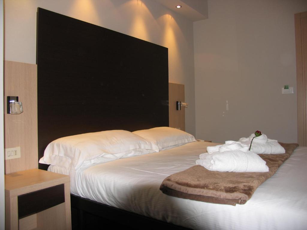 רימיני Hotel Aiglon מראה חיצוני תמונה