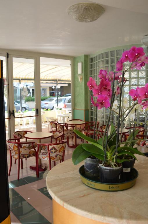 רימיני Hotel Aiglon מראה חיצוני תמונה
