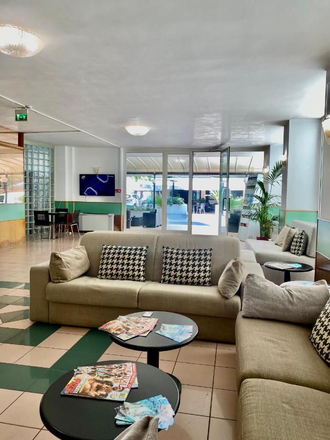 רימיני Hotel Aiglon מראה חיצוני תמונה