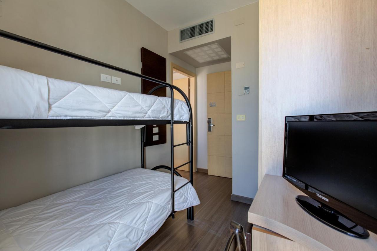 רימיני Hotel Aiglon מראה חיצוני תמונה
