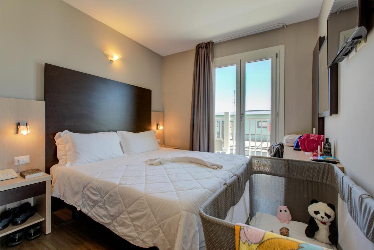 רימיני Hotel Aiglon מראה חיצוני תמונה