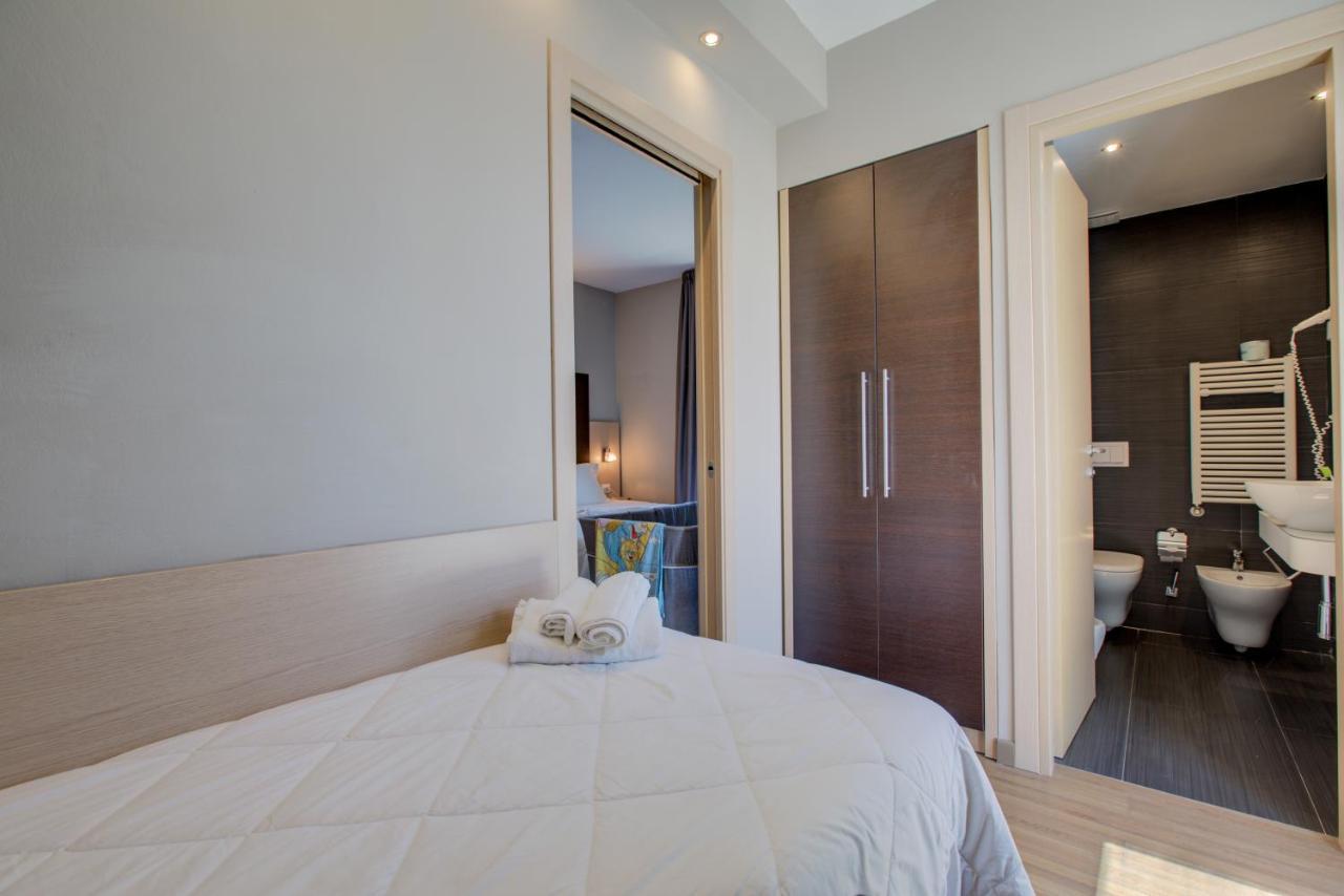 רימיני Hotel Aiglon מראה חיצוני תמונה