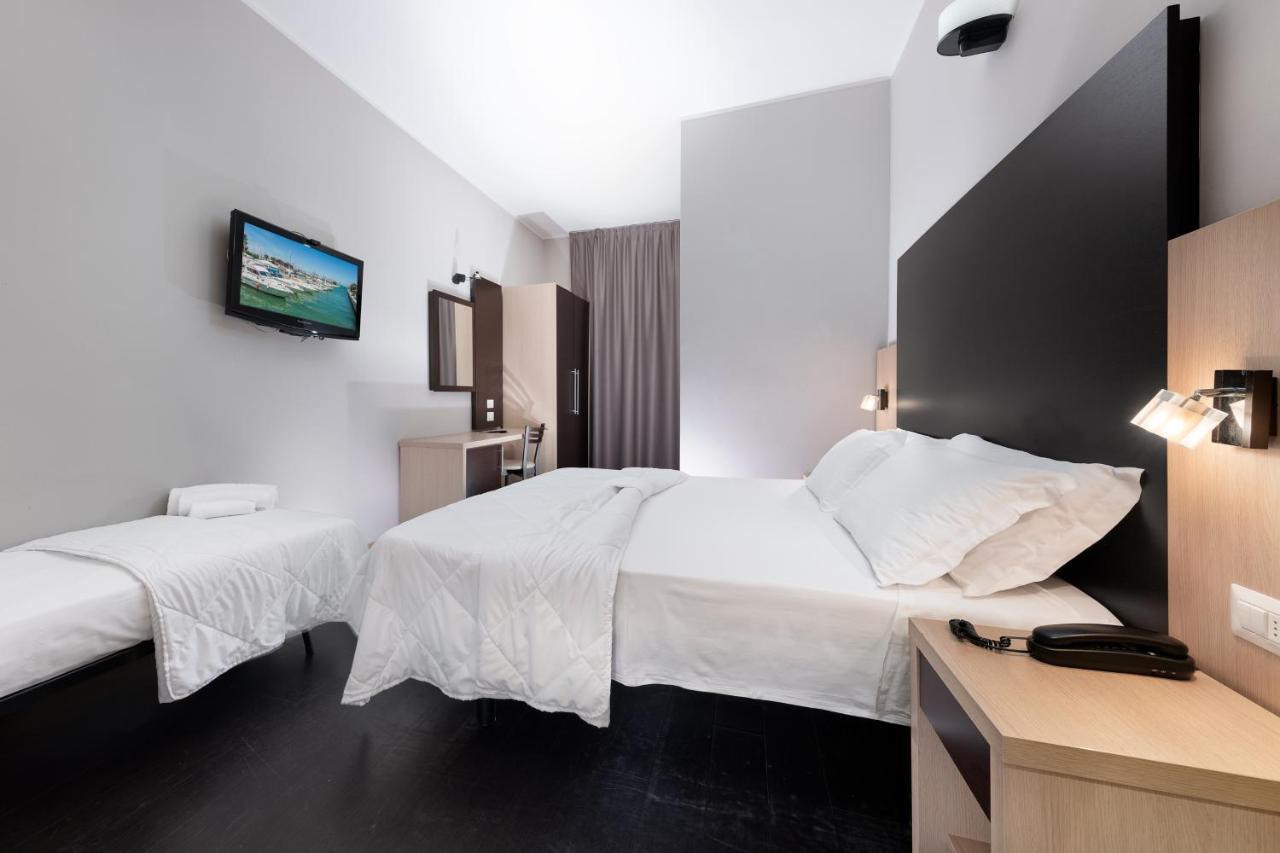 רימיני Hotel Aiglon מראה חיצוני תמונה