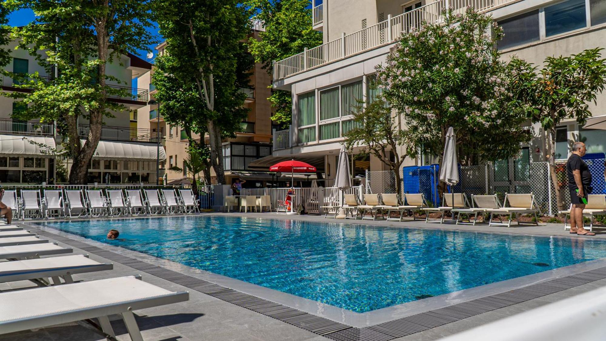 רימיני Hotel Aiglon מראה חיצוני תמונה