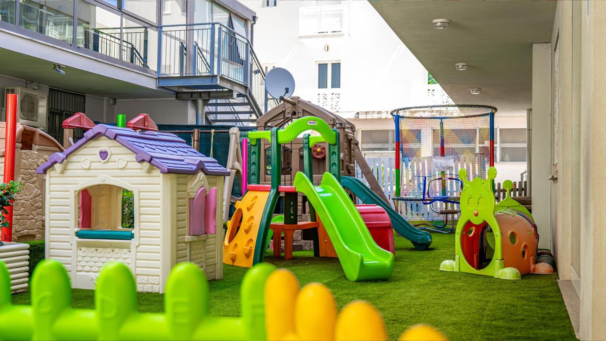 רימיני Hotel Aiglon מראה חיצוני תמונה