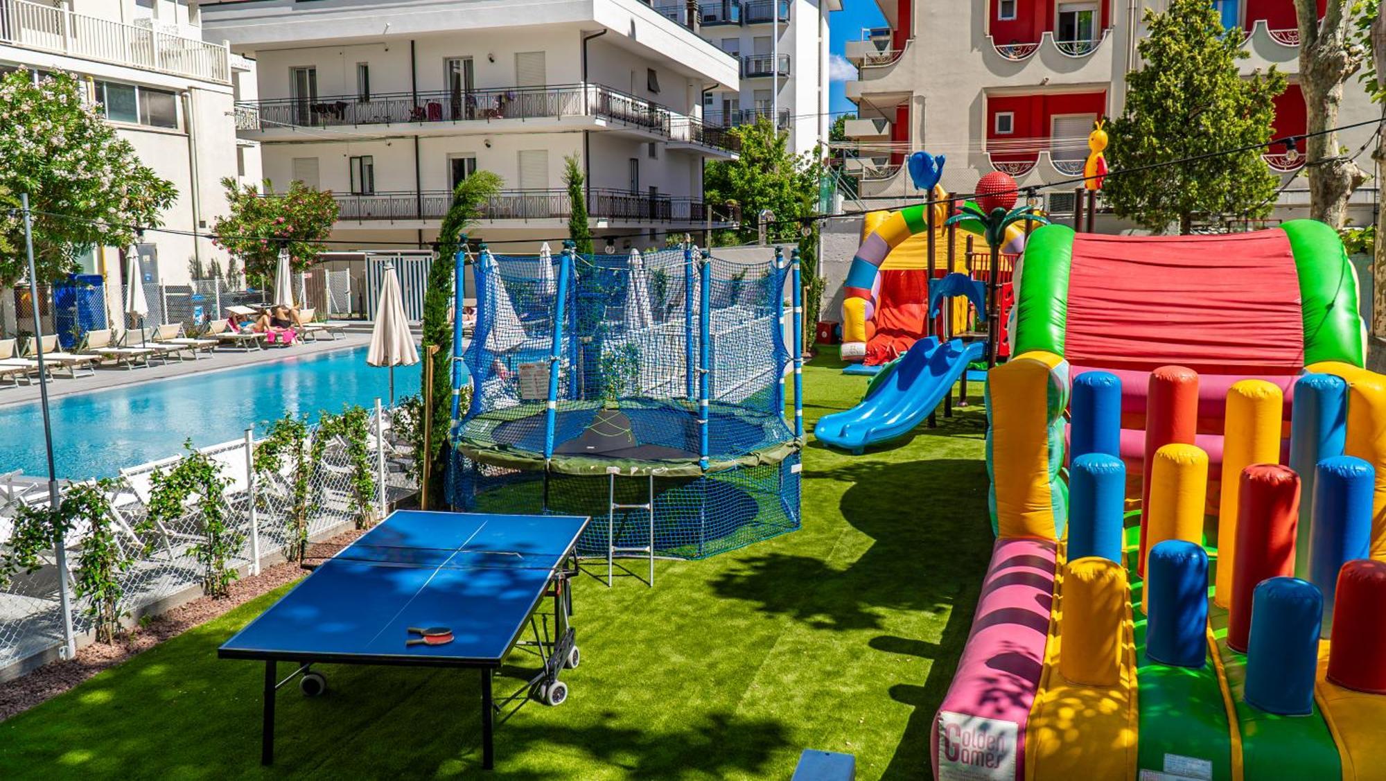 רימיני Hotel Aiglon מראה חיצוני תמונה