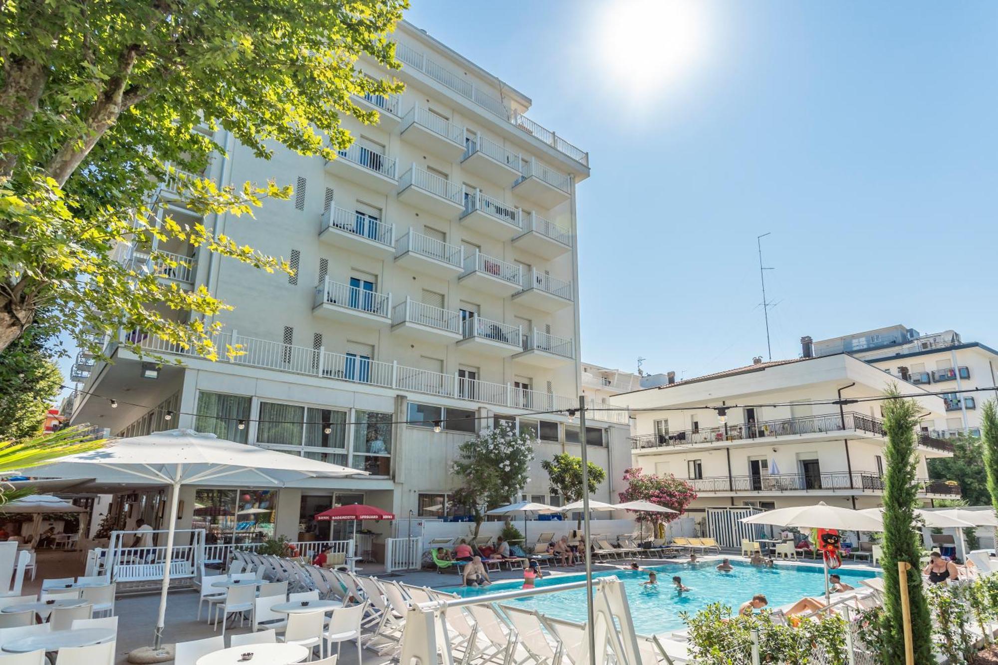 רימיני Hotel Aiglon מראה חיצוני תמונה