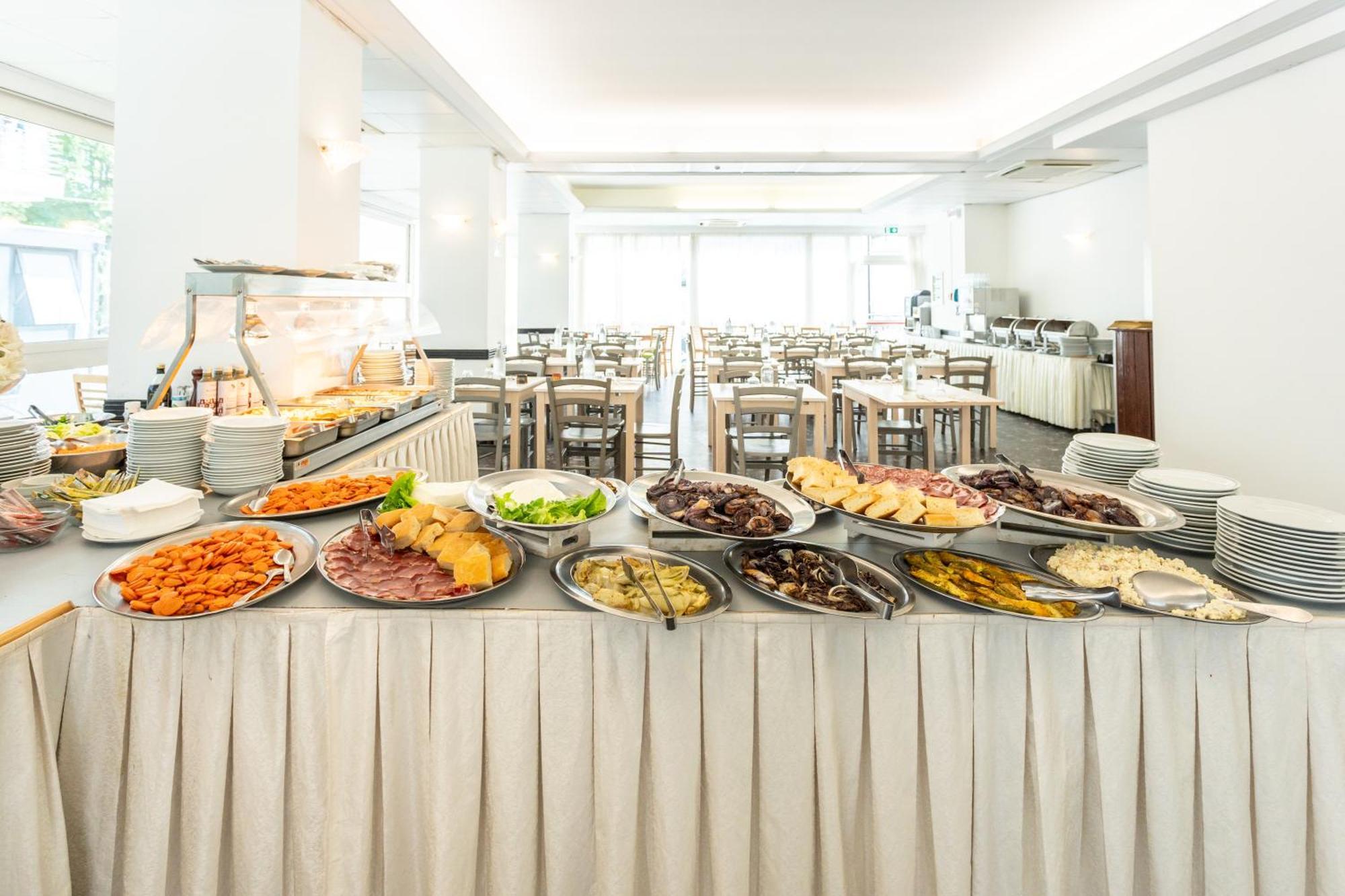רימיני Hotel Aiglon מראה חיצוני תמונה