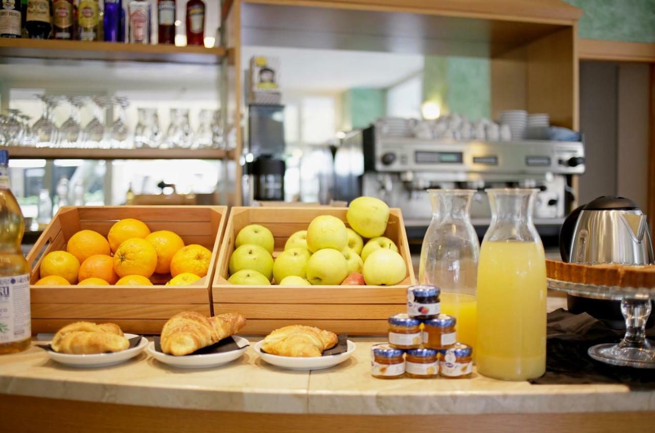 רימיני Hotel Aiglon מראה חיצוני תמונה