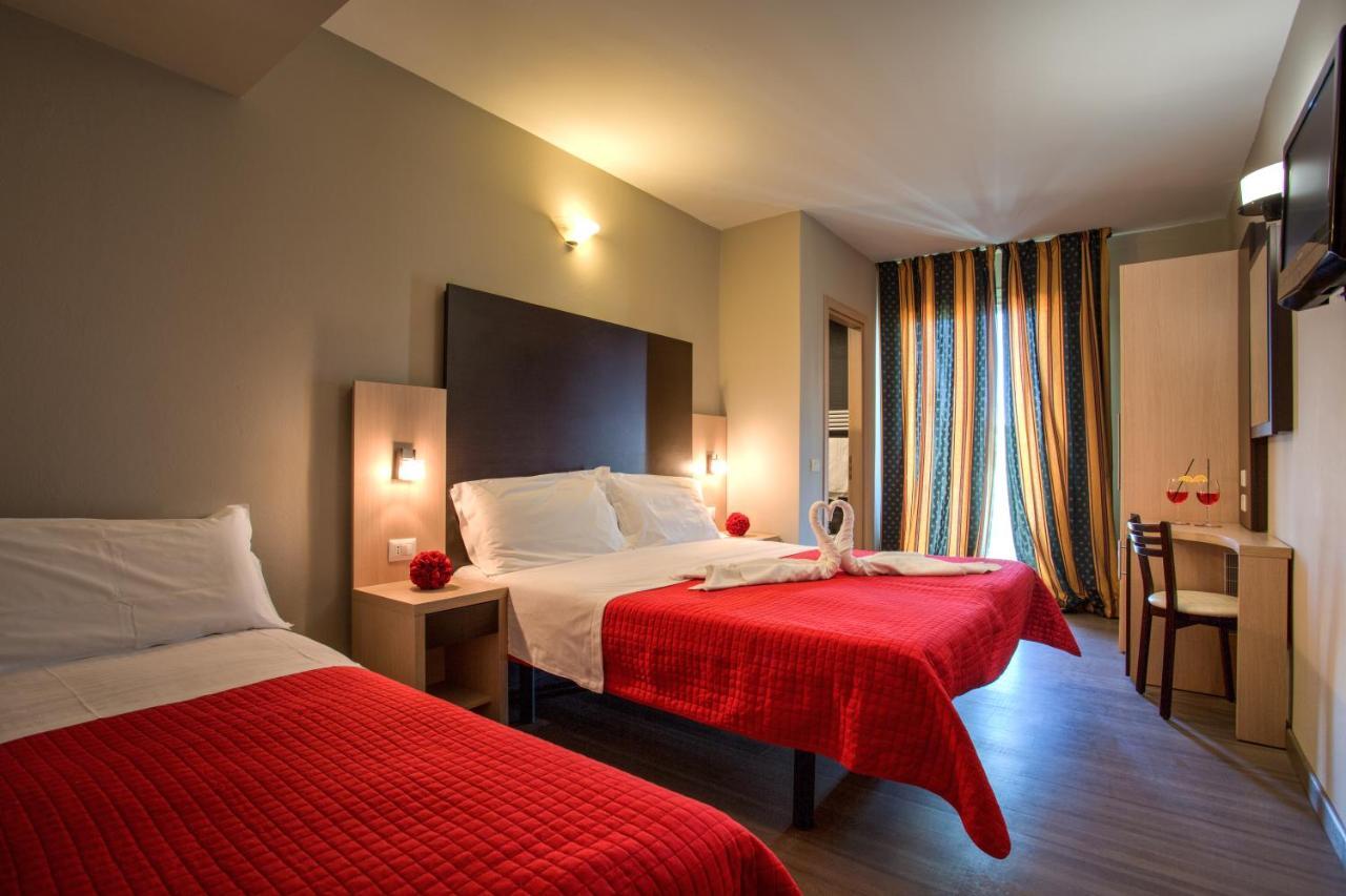 רימיני Hotel Aiglon מראה חיצוני תמונה