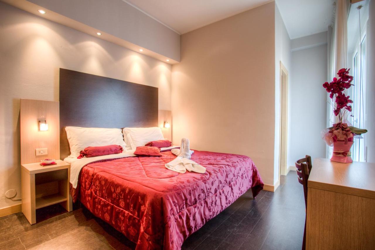 רימיני Hotel Aiglon מראה חיצוני תמונה
