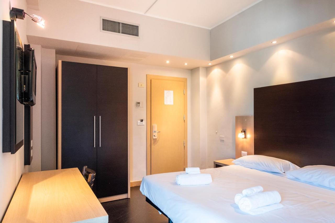 רימיני Hotel Aiglon מראה חיצוני תמונה